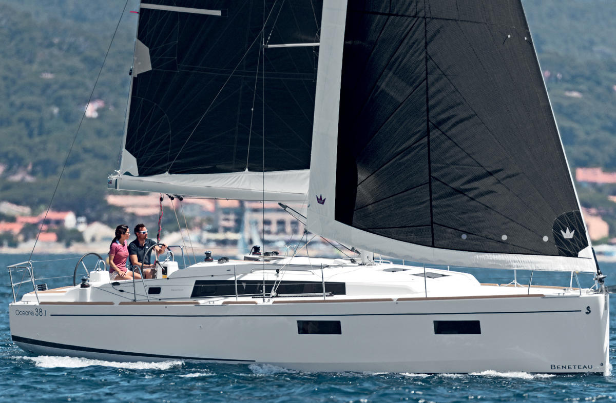 Oceanis38 1 2017 0416 a 2