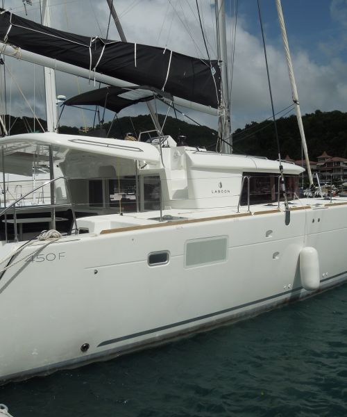 catamaran yacht huren