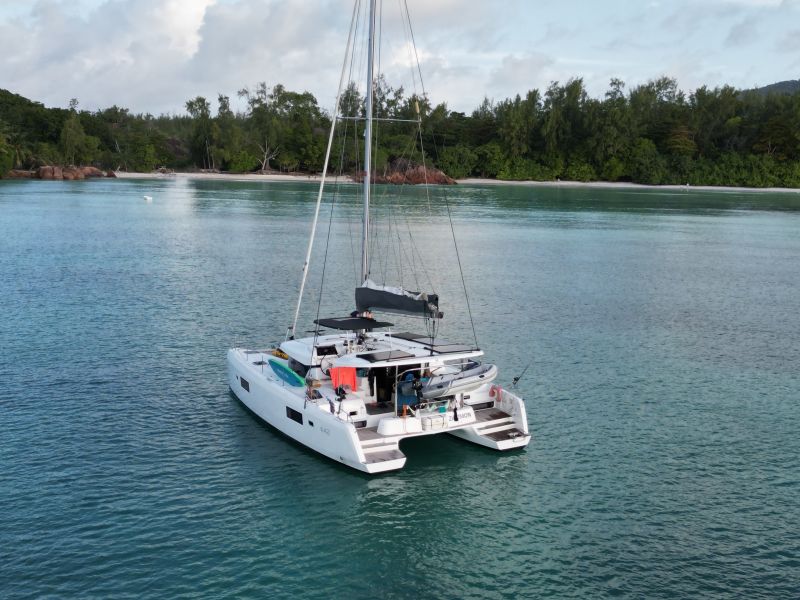 catamaran lagoon 42 price