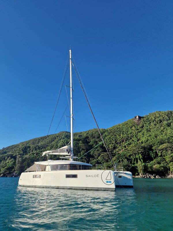 catamaran rent seychelles