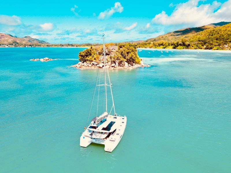 Mouillage en catamaran aux Seychelles