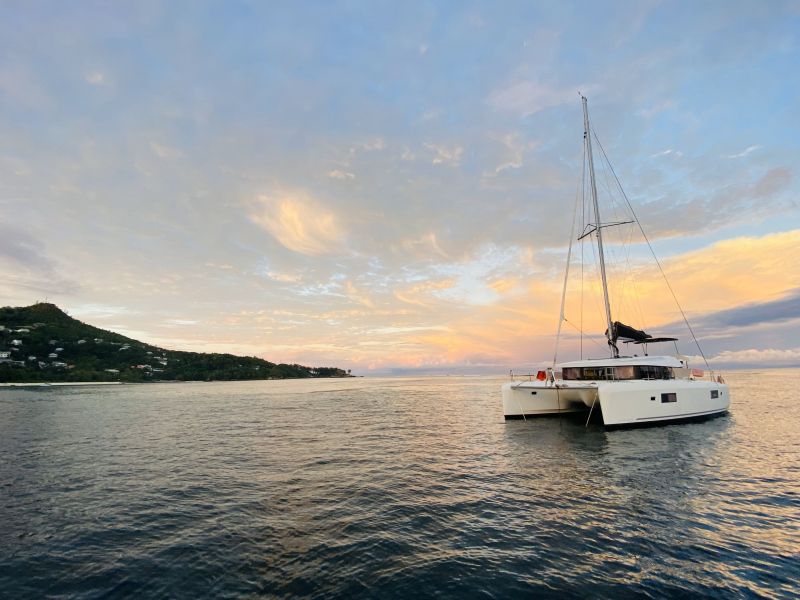 catamaran yacht huren