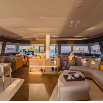 Beau carré dans le Lagoon Seventy 7