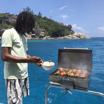 Naviguer aux Seychelles avec un cuisinier