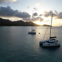 Catamarans au mouillage