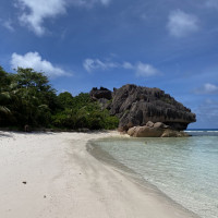 Lagoon pour visiter la Digue aux Seychelles