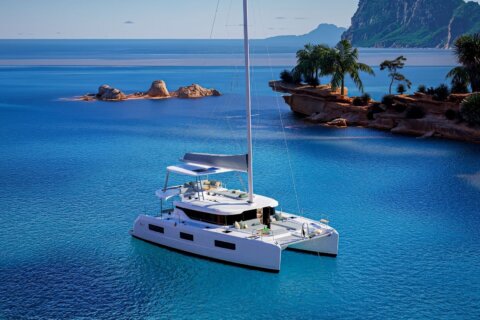 Lagoon 47 - photo 1