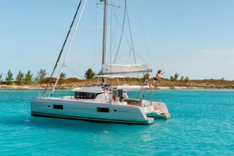 BLUESKIN - Lagoon 42