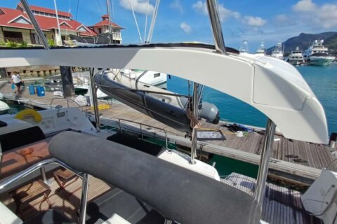 BLUESKIN - Lagoon 42