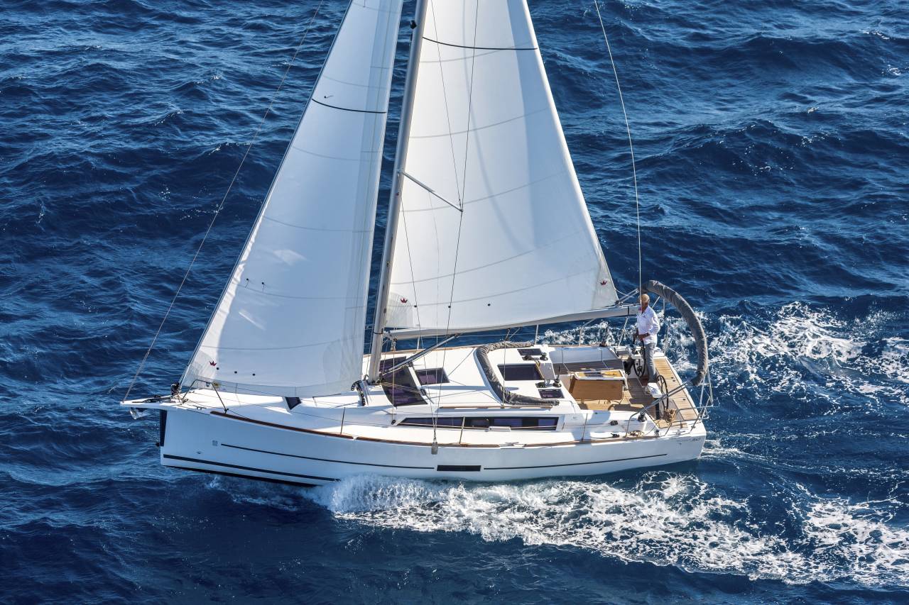 Dufour 360