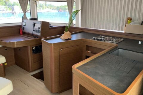 TAKE IT EASY - Lagoon 42