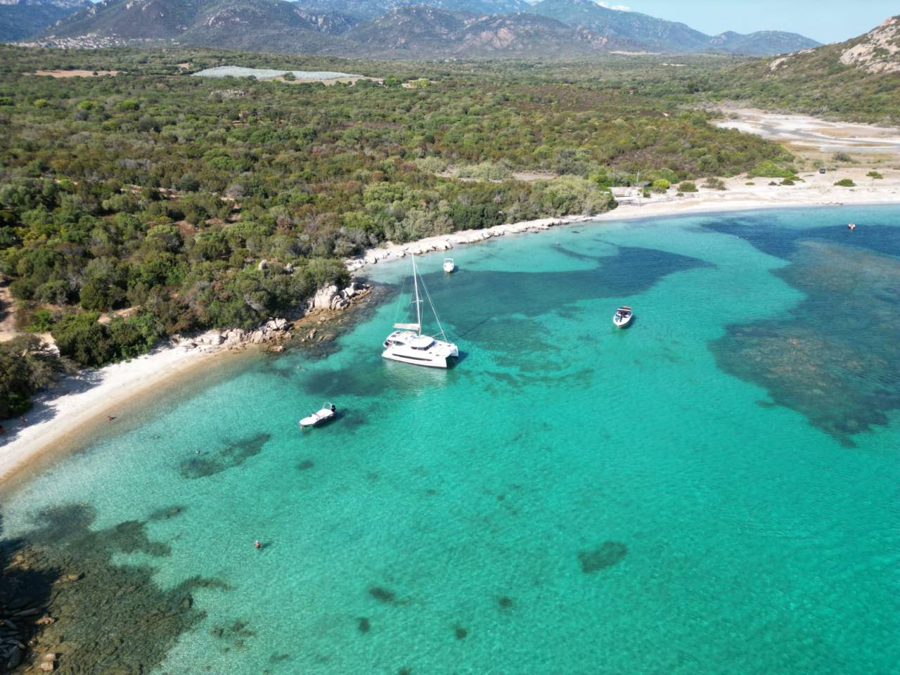 Route panoramique autour de l'île Maddalena en Sardaigne