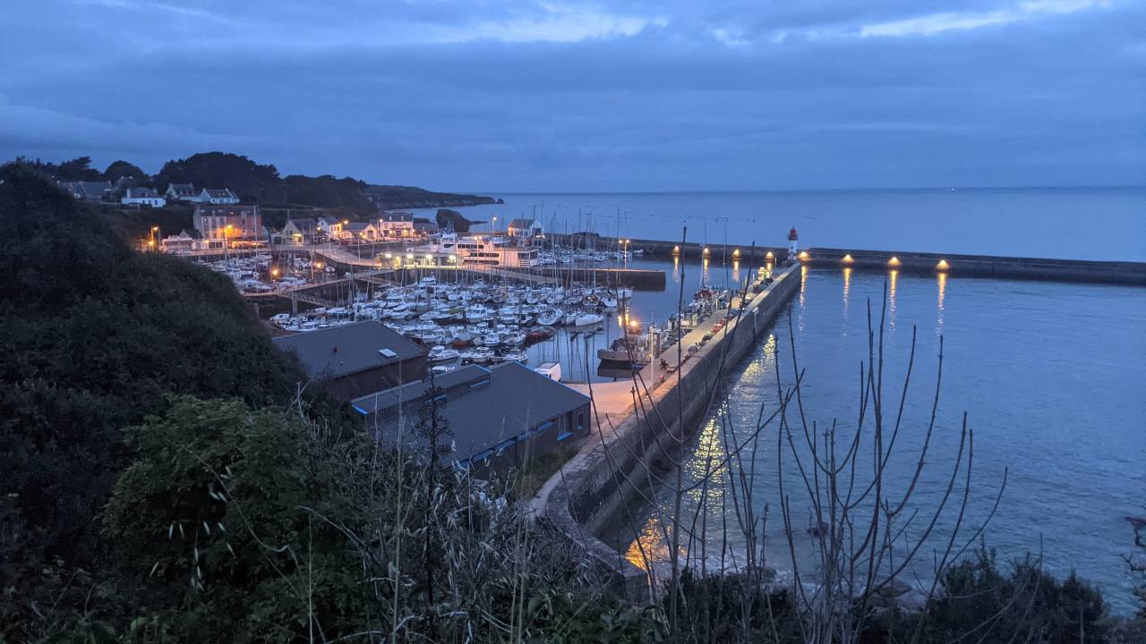 Paysage côtier de l'île de Groix en Bretagne