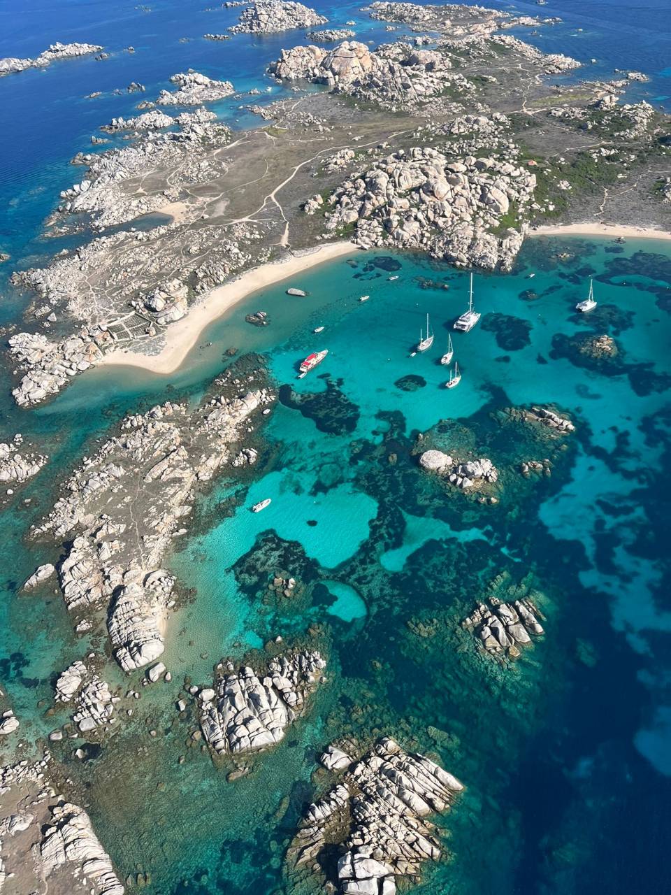 Snorkeling aux îles Lavezzi en Corse, eaux translucides de l'archipel