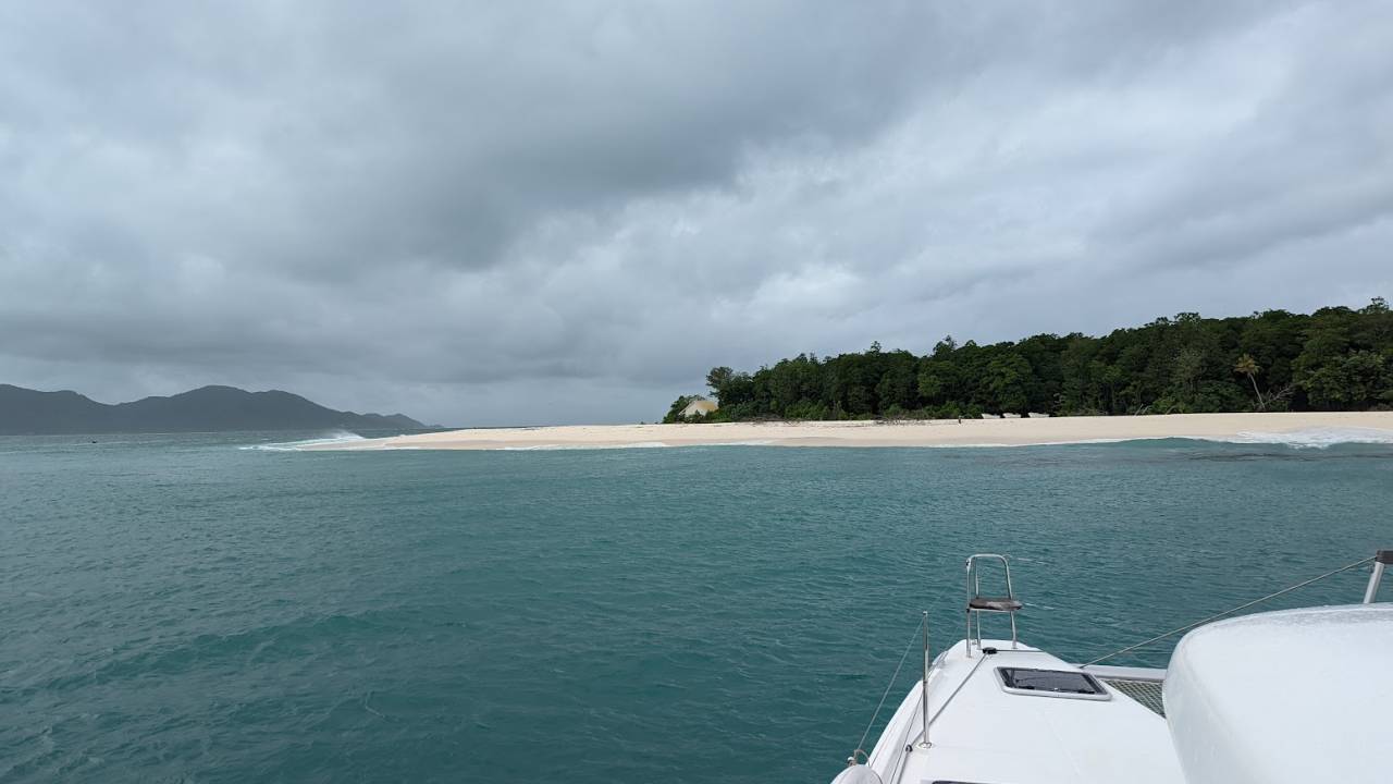 Croisière en catamaran aux Seychelles vers l'île Cousin