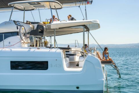 Lagoon 43 - photo 1