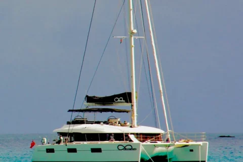 Lagoon 620 - photo 1